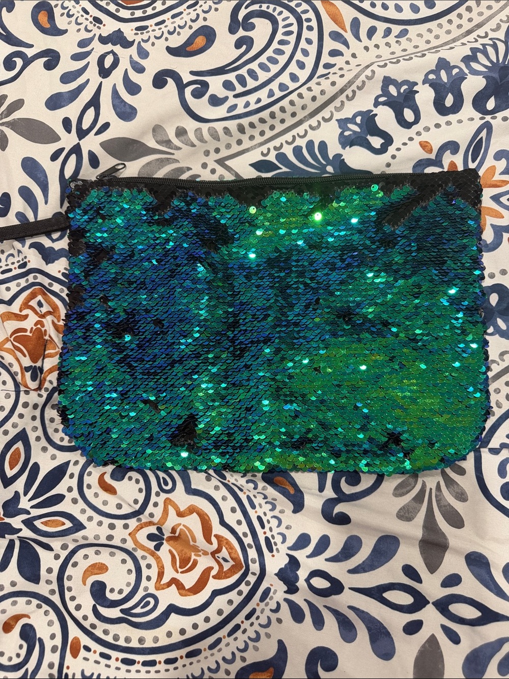 Sequin Reversible Wristlet Clutch - Black & Green - Picture 3 of 5